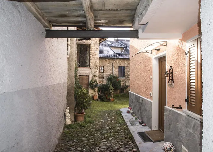 Cascina Cadorna 2 * Montegrino Valtravaglia